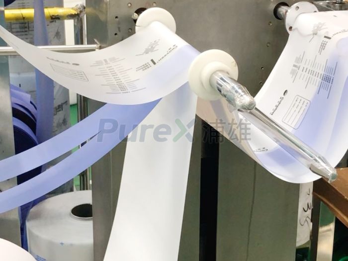 Fully automatic heat sealing machine for drainage bags